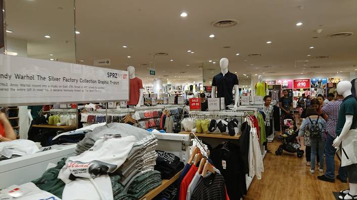 Uniqlo at Waterway Point