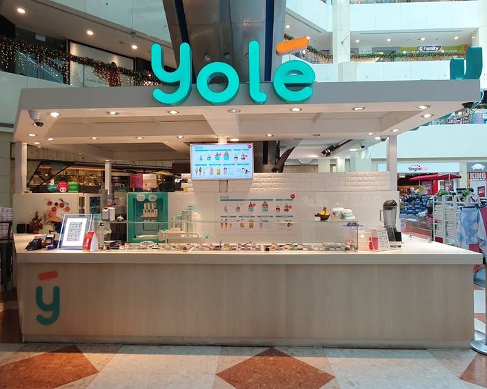 Yole at West Mall