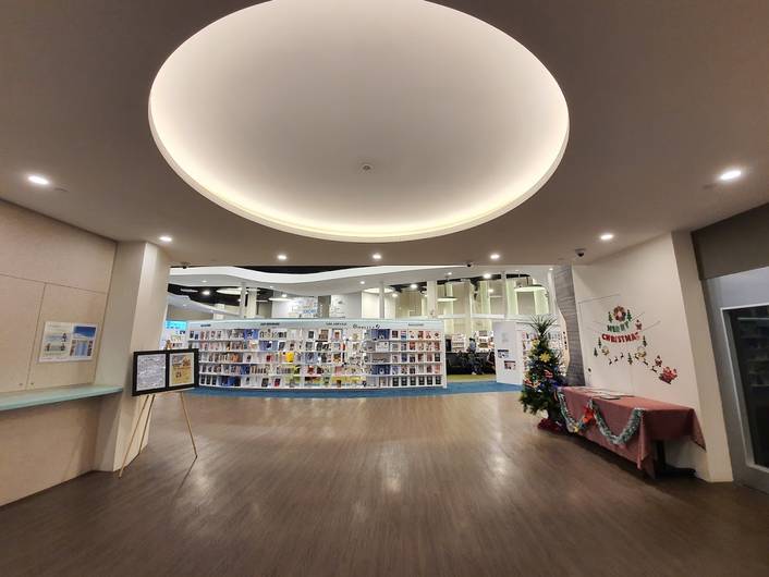 Pasir Ris Public Library at White Sands