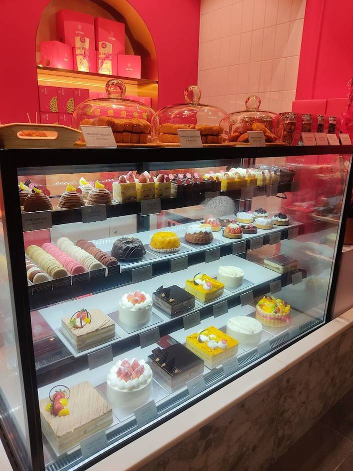 Rive Gauche Patisserie at Northpoint City