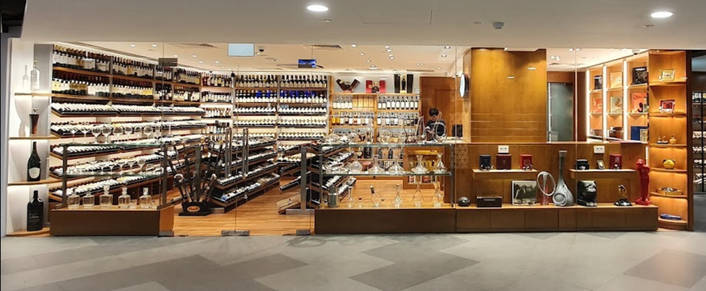 The Oaks Cellars at Great World store front