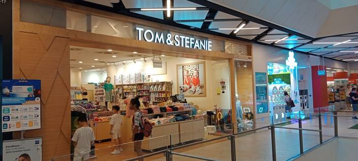 TOM & STEFANIE at Hougang Mall