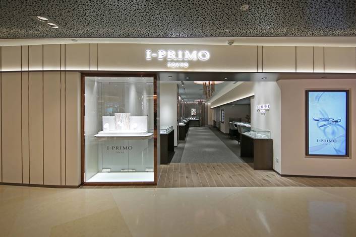 I-PRIMO at ION Orchard store front