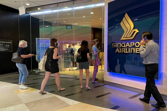 Singapore Airlines Service Centre at ION Orchard store front