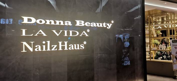 Donna Beauty + La Vida + Nailz Haus at The Clementi Mall store front